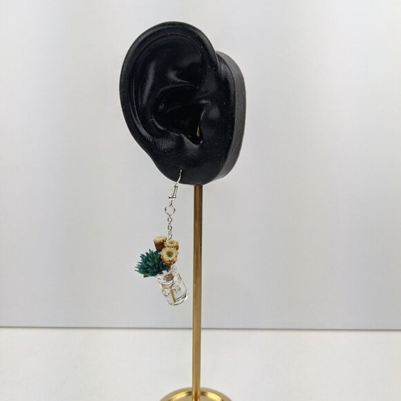 Resin Dried Flower Earrings Miniature Bouquet Blue & Cream Real Flowers - Picture 3 of 3